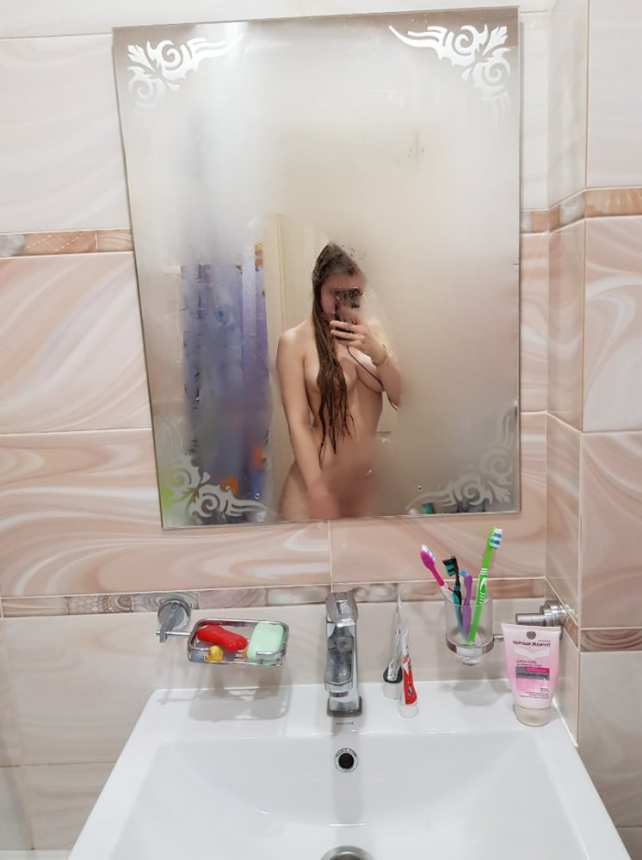 Голая девчонка в эро фото с аппетитной попкой – фото 3