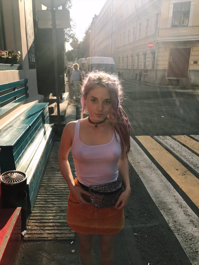 Фото Эротические селфи игривой девушки с мокрой киской