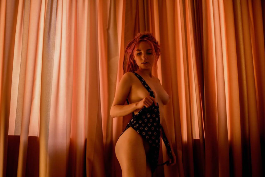 Эротические селфи игривой девушки с мокрой киской – фото 12