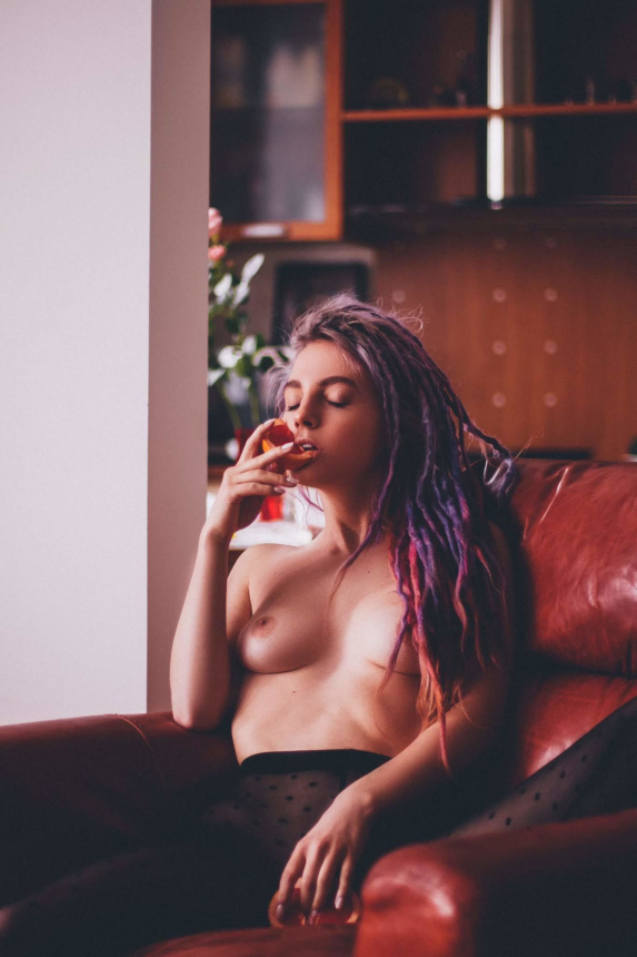 Эротические селфи игривой девушки с мокрой киской – фото 33