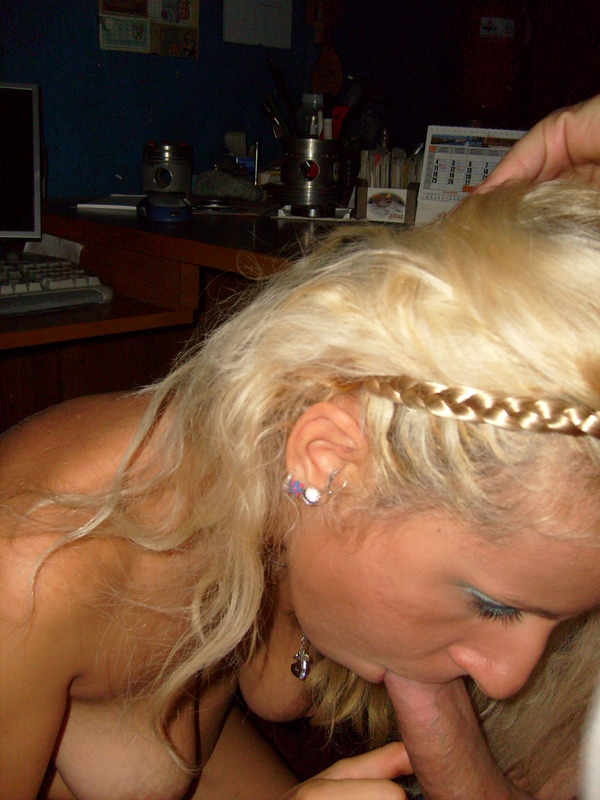 Секс фото мамки с пылкими сиськами которая трахается во все дыры – фото 11