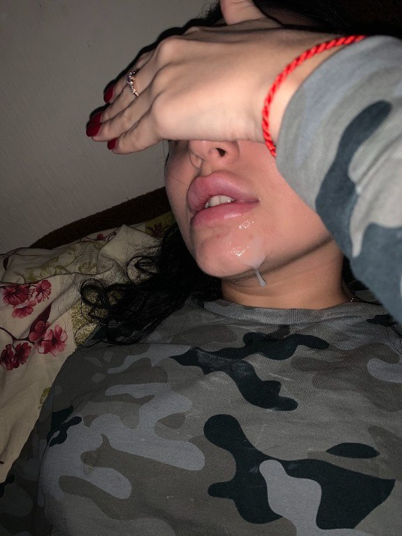 Фото порно шлюшки которая любит дрочить ногами и делать минет – фото 5