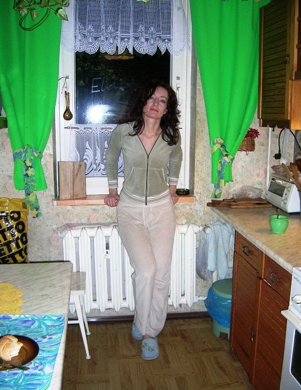 Эротические селфи пылкой милфы с упругой грудью – фото 4