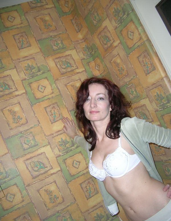 Эротические селфи пылкой милфы с упругой грудью – фото 2