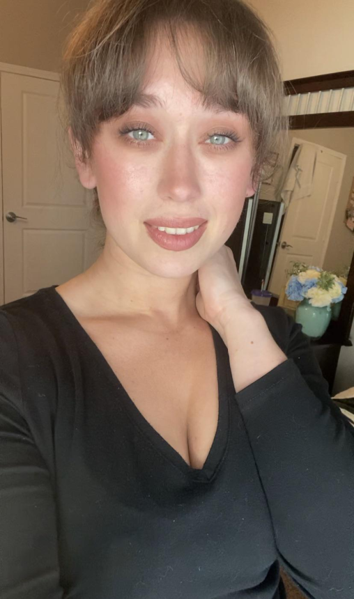 Любительское эро с голой девчонкой и её формами – фото 1