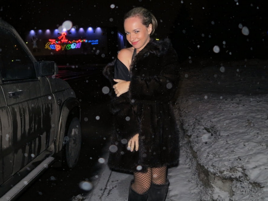 Красивая жена принимает сперму на лицо после минета – фото 3