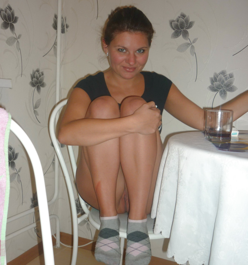 Cute and attractive sexwife poses naked – photo 13