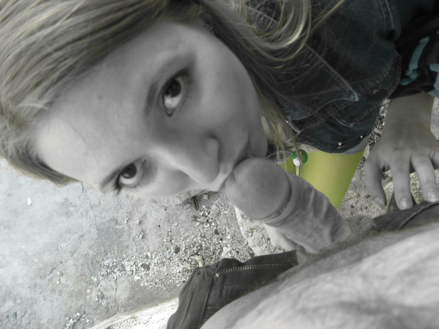 Стройная красотка обожает позировать голой и сосать член – фото 40