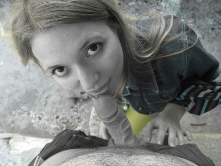 Стройная красотка обожает позировать голой и сосать член – фото 41