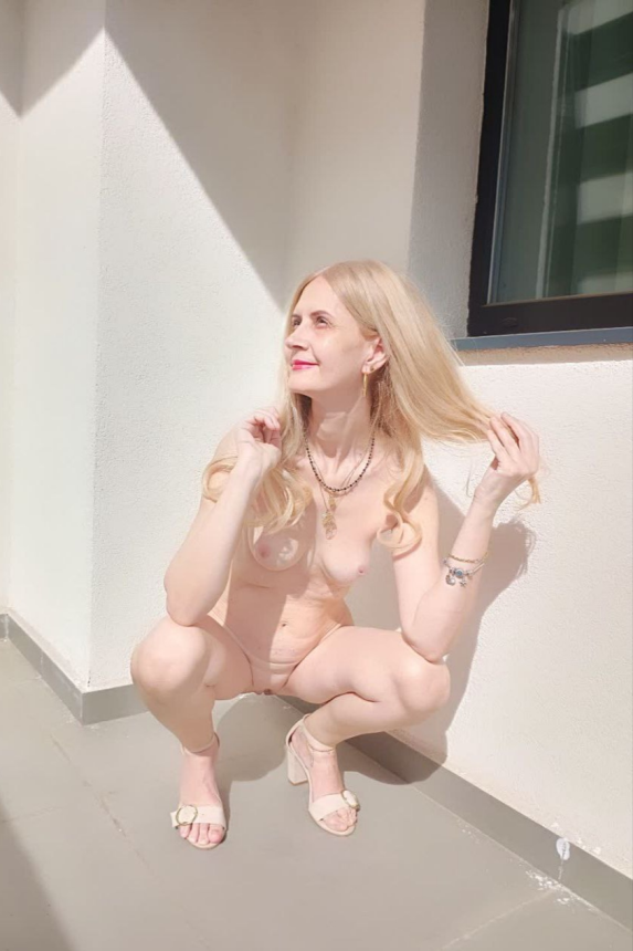 Интим фото раскованной милфы с упругой грудью бесплатно – фото 4