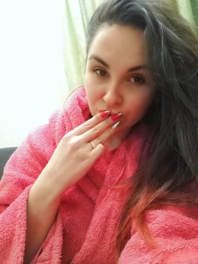 Фото Эротические кадры шалуньи с горячей грудью бесплатно