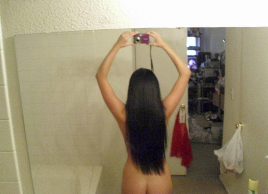 Фото дерзкой загорелой милашки с возбуждающей киской и большой грудью – фото 28