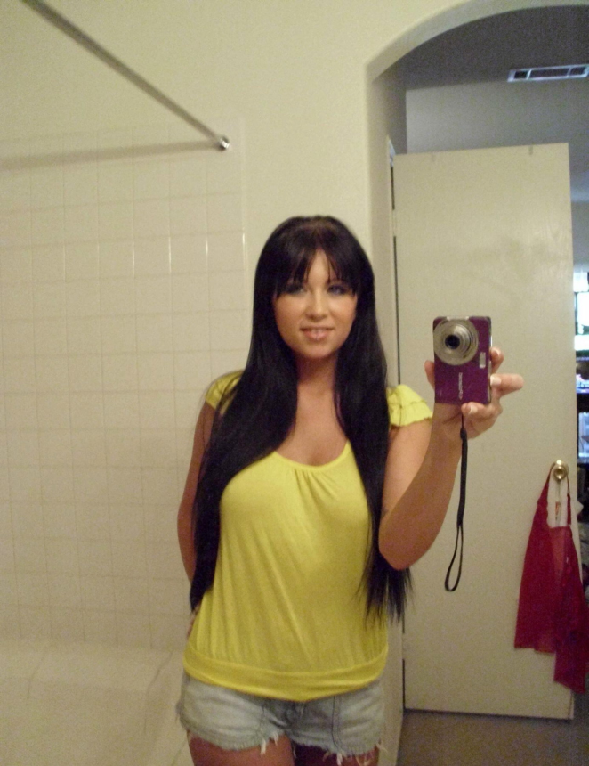 Фото дерзкой загорелой милашки с возбуждающей киской и большой грудью – фото 31