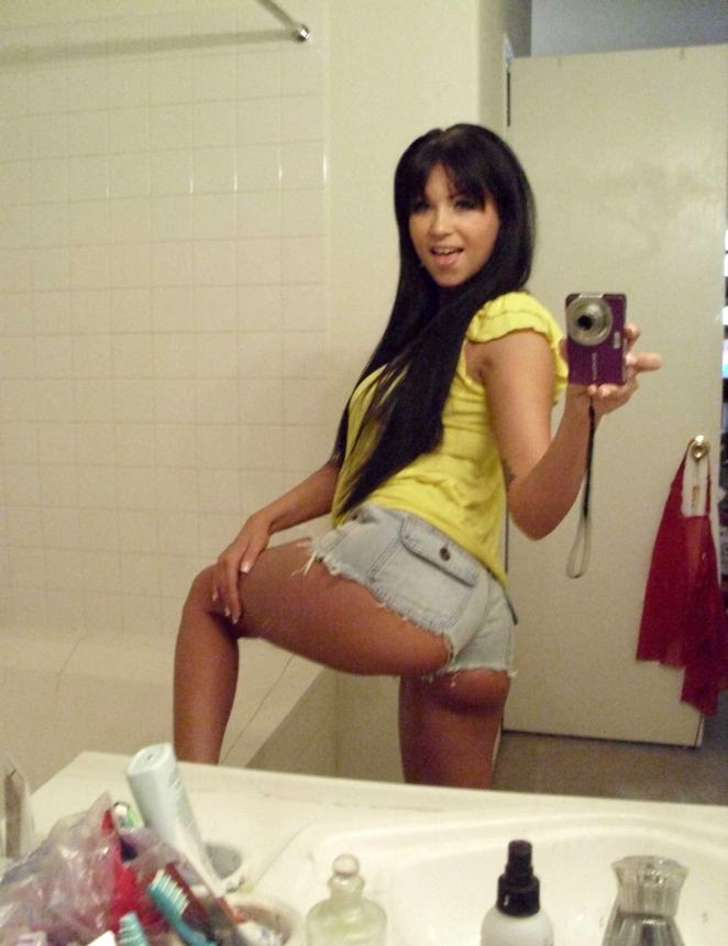 Фото дерзкой загорелой милашки с возбуждающей киской и большой грудью – фото 40