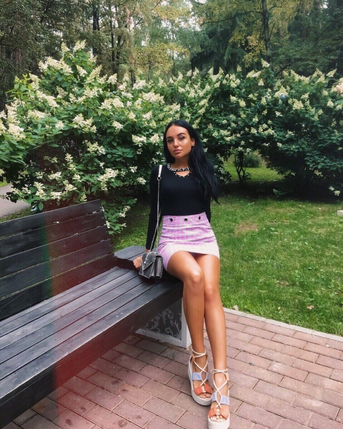 Фото порно шлюшки которая любит дрочить ногами и делать минет – фото 6