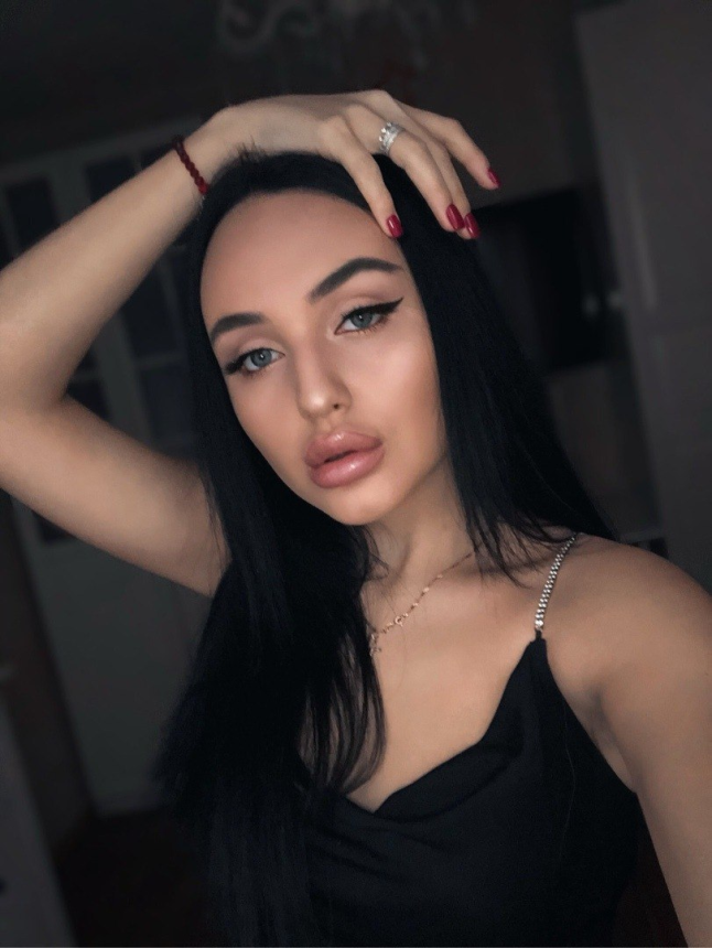 Фото порно шлюшки которая любит дрочить ногами и делать минет – фото 8