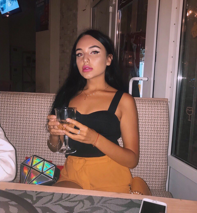 Фото порно шлюшки которая любит дрочить ногами и делать минет – фото 16