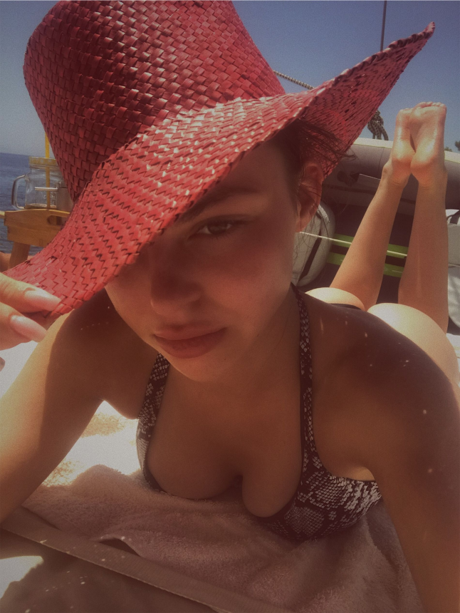 Немного эротики от симпатичной девушки – фото 4