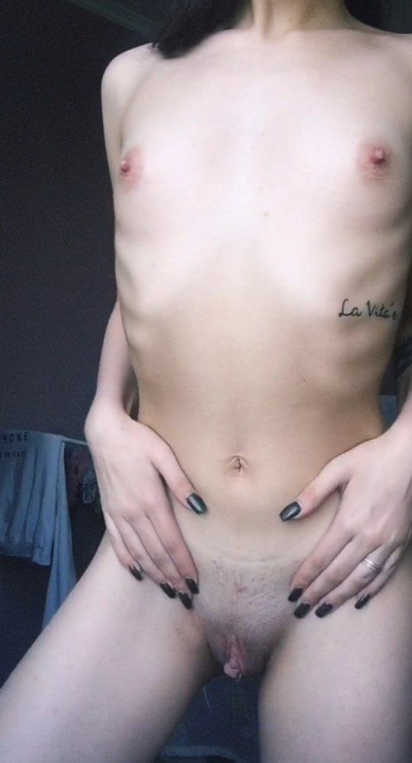 Эротические селфи татуированной девки с упругой попкой – фото 5