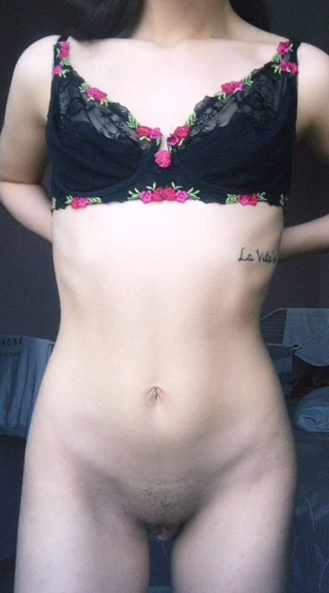 Эротические селфи татуированной девки с упругой попкой – фото 7