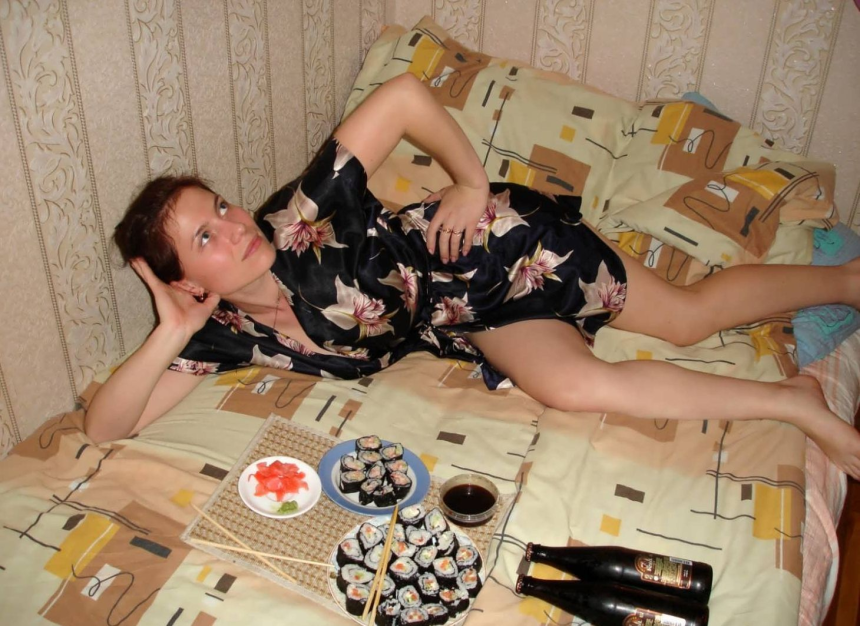 Милая домохозяйка и ее эротические фото – фото 2