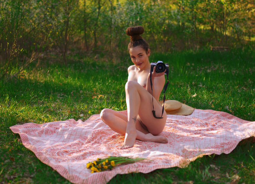 Красиво фотографирует свою голую жену для домашнего фотоархива – фото 21