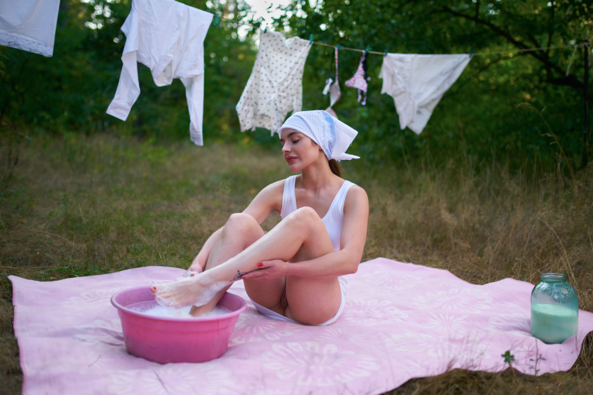 Красиво фотографирует свою голую жену для домашнего фотоархива – фото 25