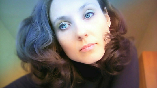 Брюнетка показала все свои сиськи и волосатую киску – фото 10