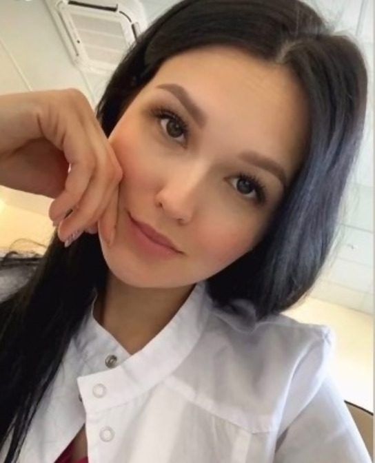 Фото Обнаженная женщина на откровенных снимках с привлекательной задницей