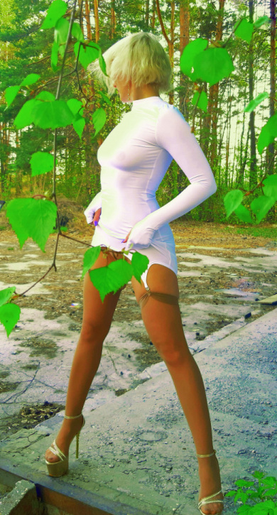 Одетая женщина выглядит так, будто она полностью обнажена – фото 6