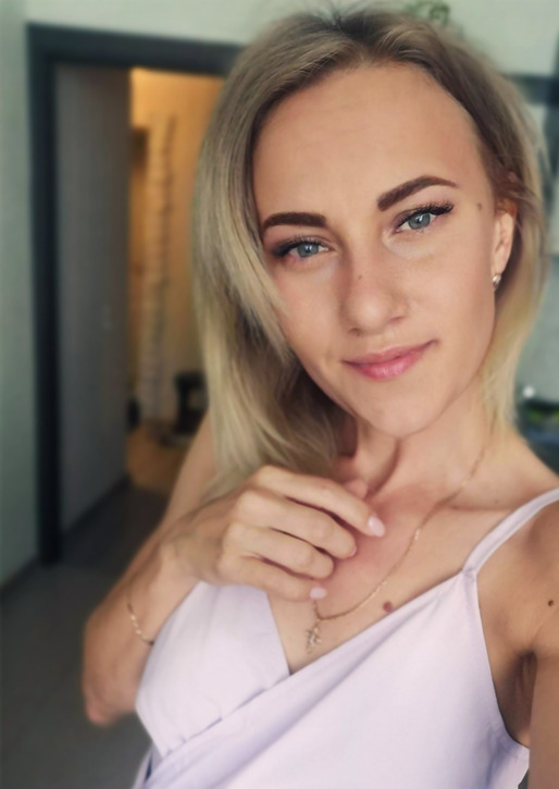 Привлекательная дама, которая наслаждается сексом на порно фотографиях – фото 14