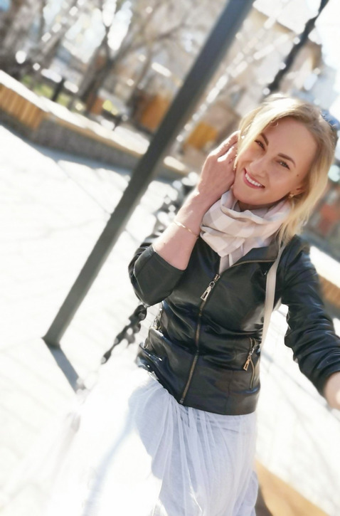 Привлекательная дама, которая наслаждается сексом на порно фотографиях – фото 18