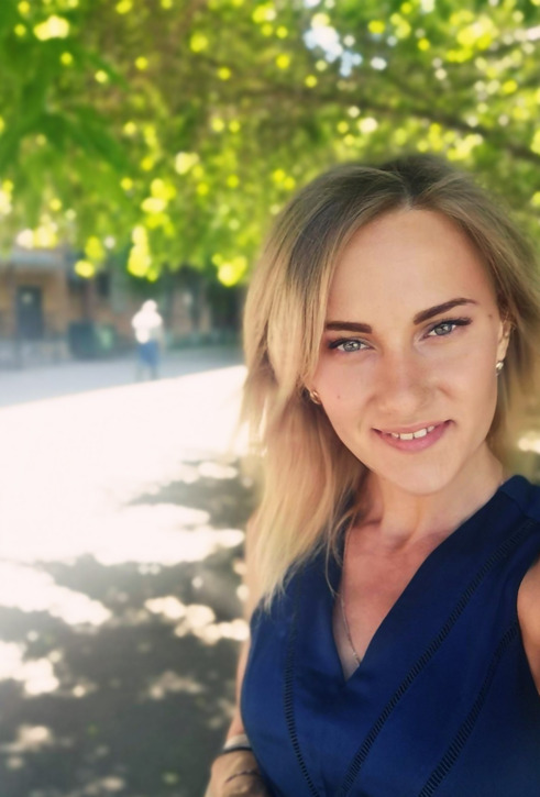 Привлекательная дама, которая наслаждается сексом на порно фотографиях – фото 19