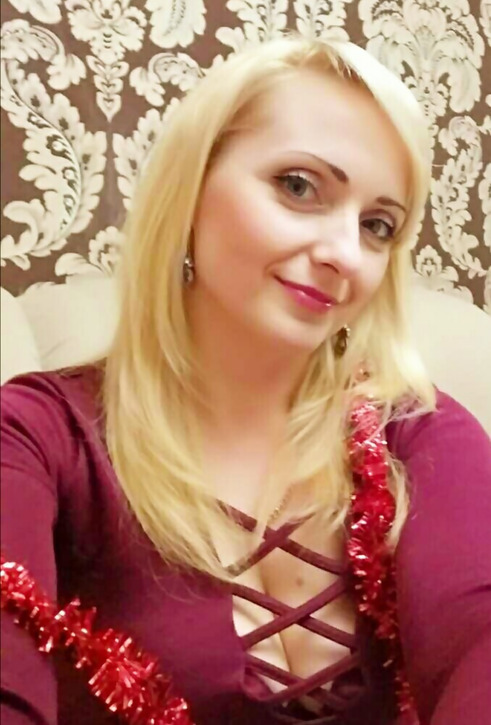 Привлекательная и изящная блондинка демонстрирует свою интимную зону – фото 4