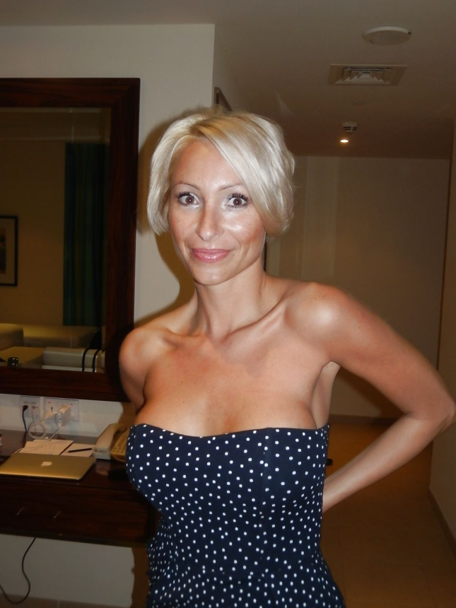 Зрелая женщина показывает свою отличную форму и удовлетворяет партнера – фото 30