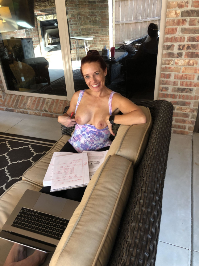 Мужчина фотографирует свою жену без одежды - откровенные снимки из их интимной жизни – фото 7