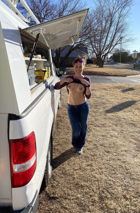 Мужчина фотографирует свою жену без одежды - откровенные снимки из их интимной жизни – фото 12