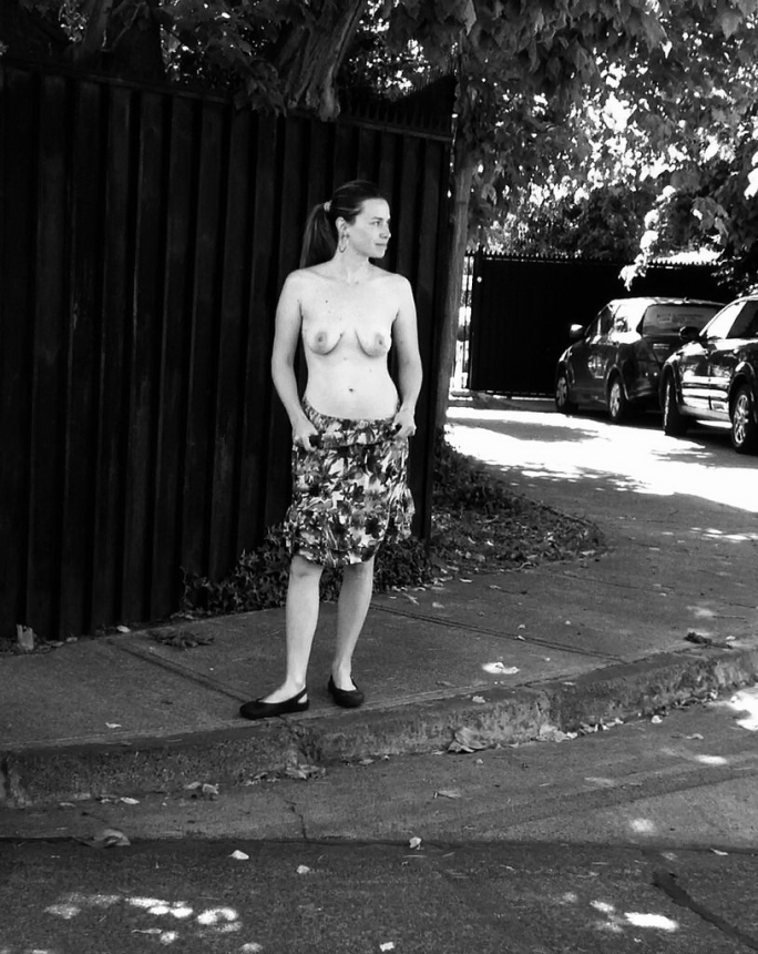 Интимные фотографии привлекательной женщины, демонстрирующей свою интимную зону – фото 7