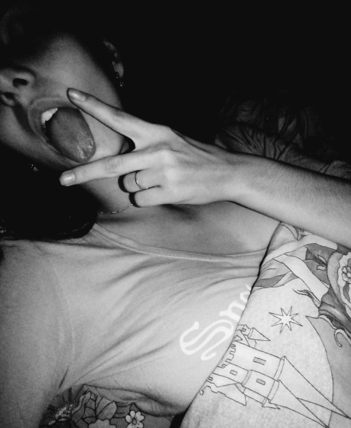 Прекрасные сиськи обнаженной красавицы в разнообразных ракурсах – фото 4