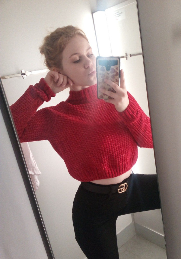 Обнаженная красотка на эротических фотографиях с влажной интимной зоной – фото 13