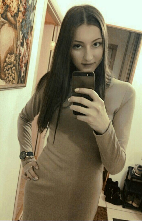 Интимное фото с обнаженной девушкой, показывающей свои груди – фото 5