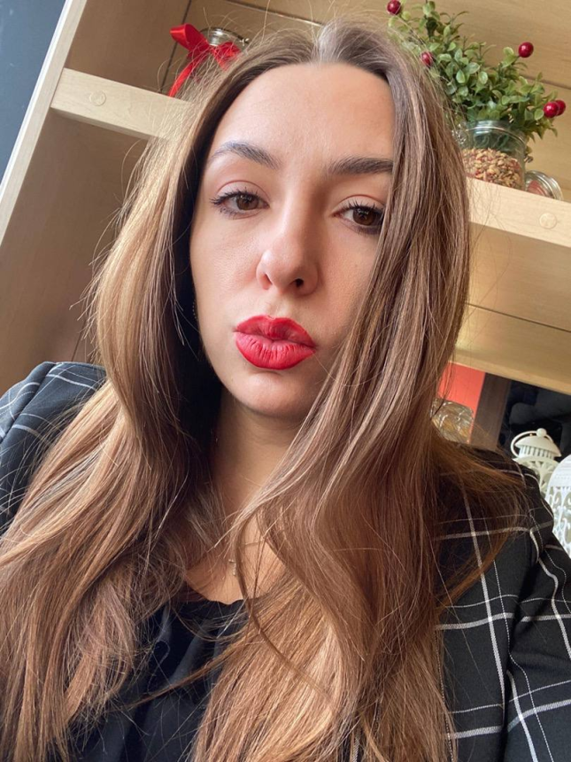 Фото Девушка фотографирует себя обнаженной