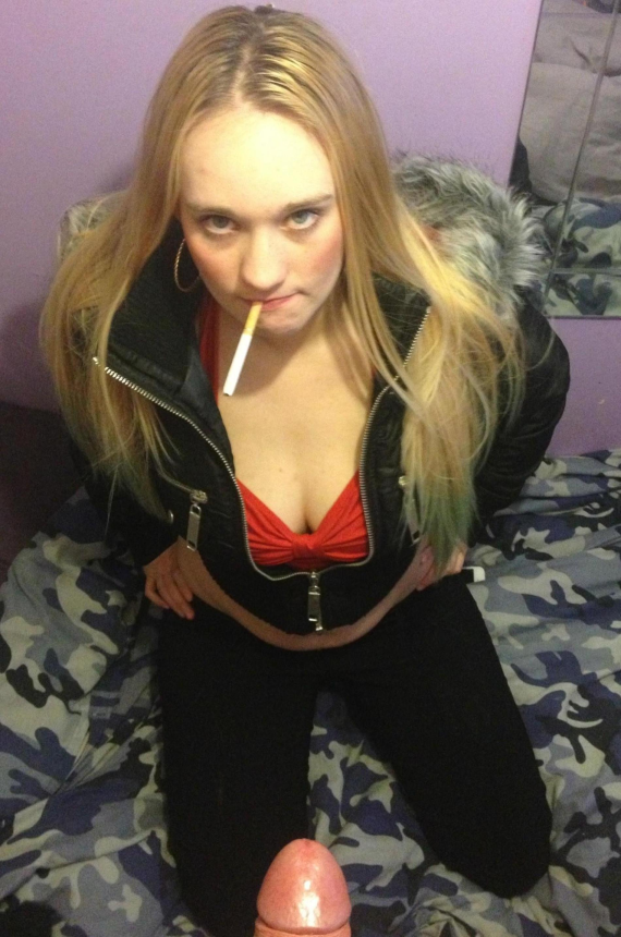 Девушка делает минет, занимается сексом и позирует обнаженной – фото 16