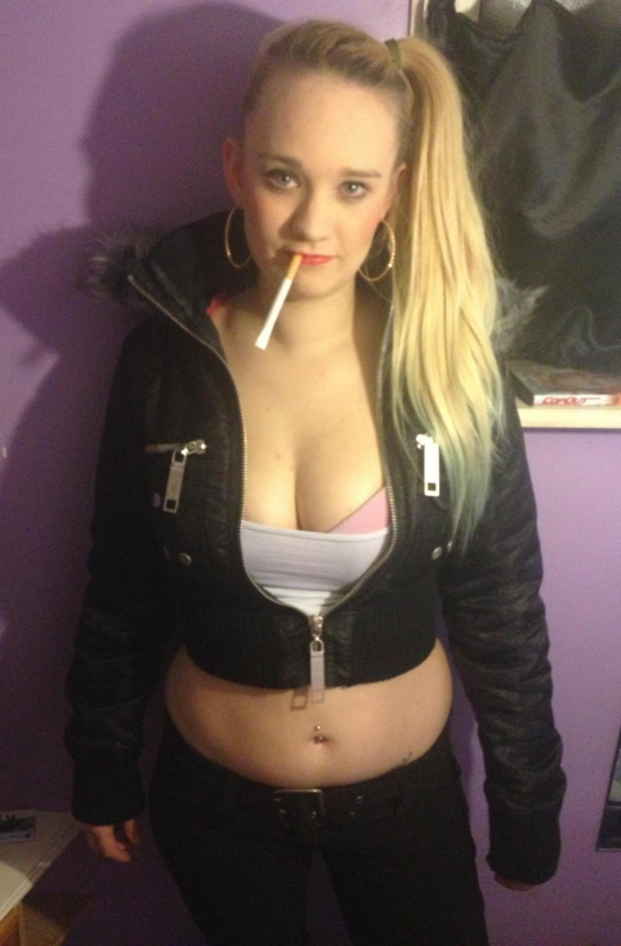 Девушка делает минет, занимается сексом и позирует обнаженной – фото 42