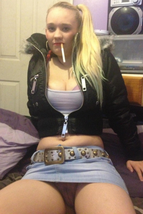 Девушка делает минет, занимается сексом и позирует обнаженной – фото 63