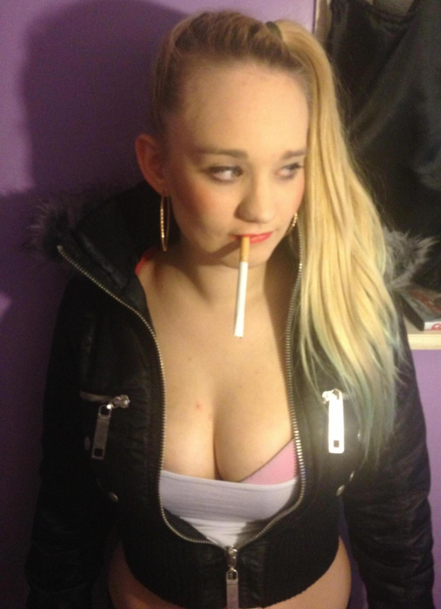 Девушка делает минет, занимается сексом и позирует обнаженной – фото 64