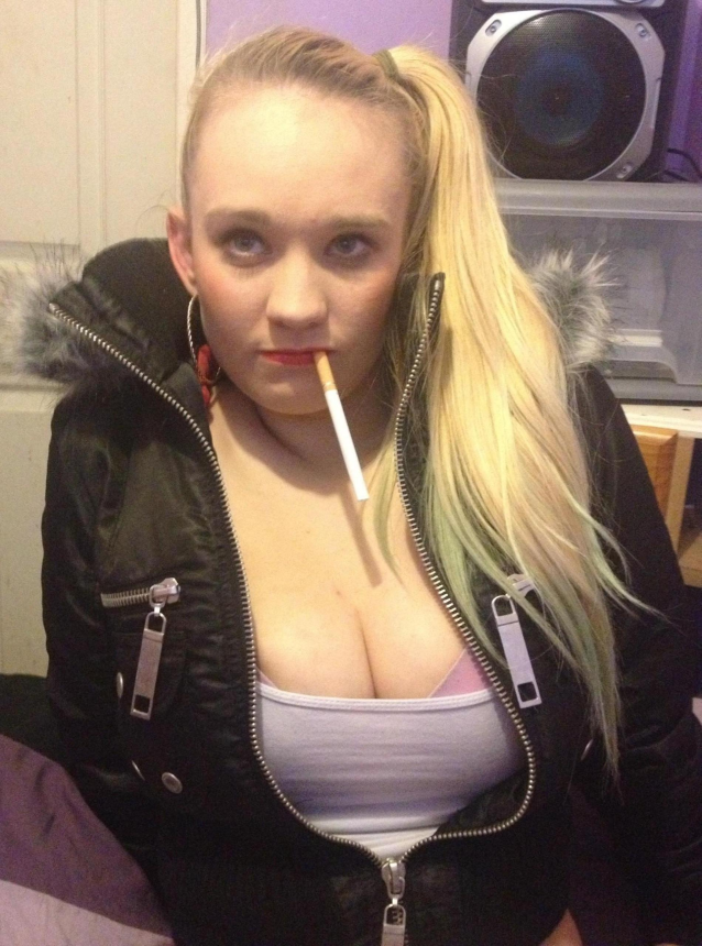 Девушка делает минет, занимается сексом и позирует обнаженной – фото 65