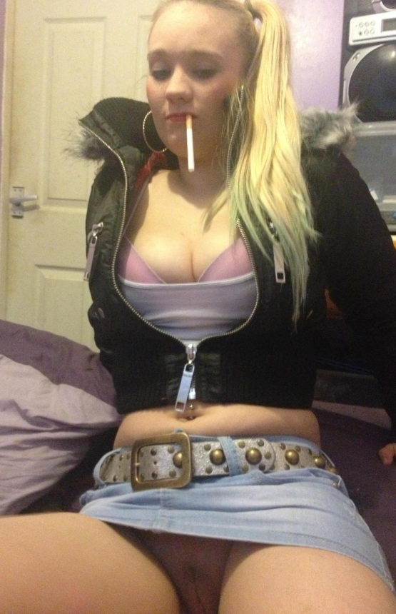 Девушка делает минет, занимается сексом и позирует обнаженной – фото 66