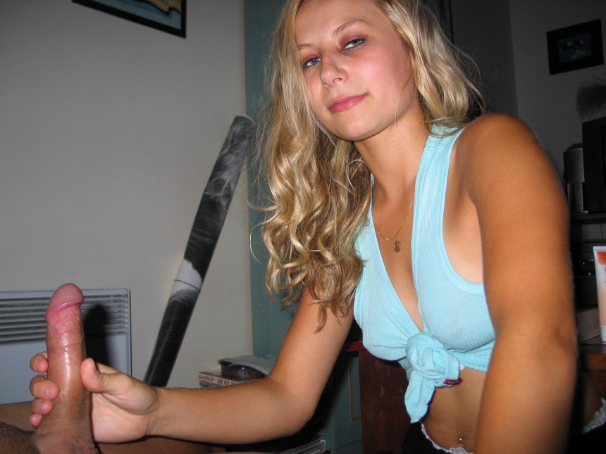 Фото Она умело отсасывает и грациозно позирует без одежды