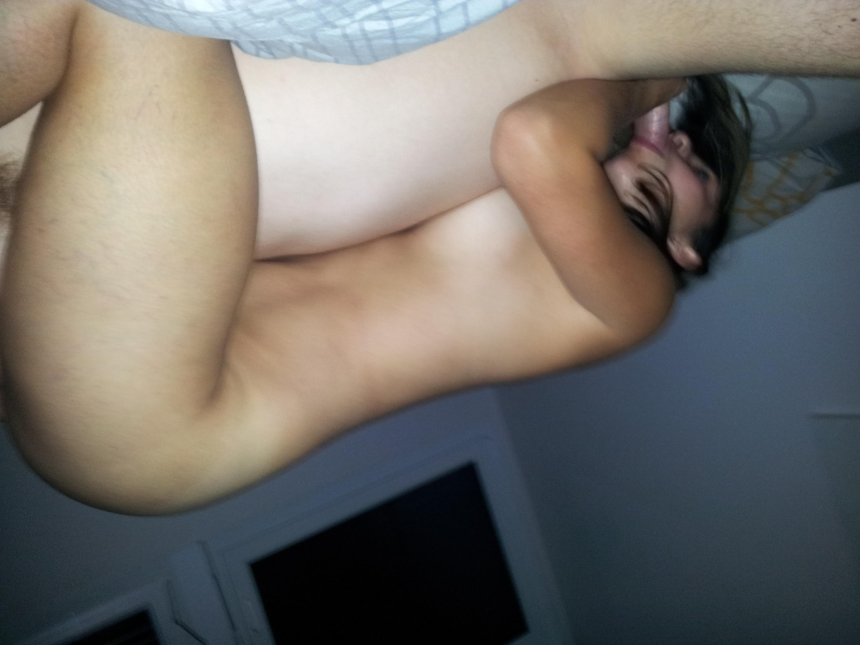 Интимные игры брюнетки в домашних условиях – фото 16